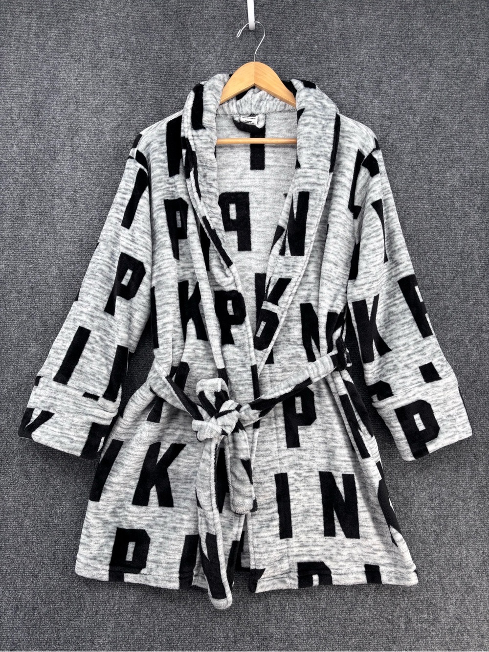 Victoria’s Secret PINK Cozy Soft Gray & Black AOP Logo Bathrobe Women’s XS/S